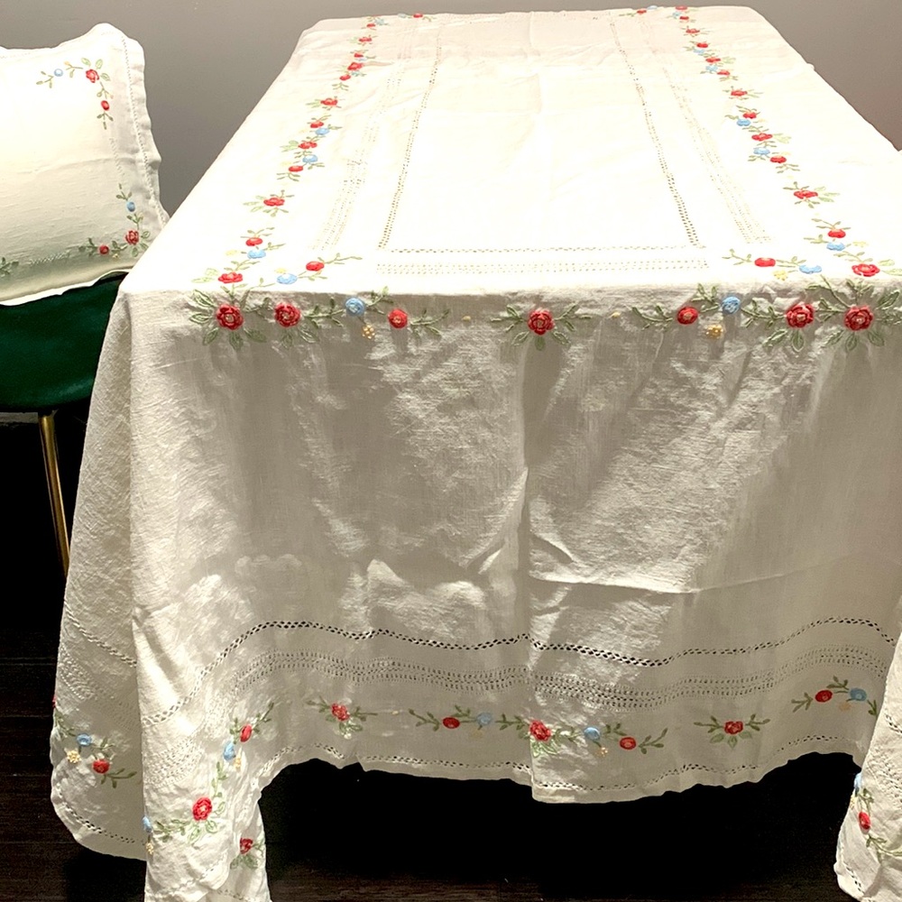 ✨ April Cornell Embroidered Table Linen - Picture 5 of 15